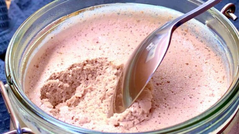 Cette astuce simple transforme quelques fraises et du lait en un délice aérien…