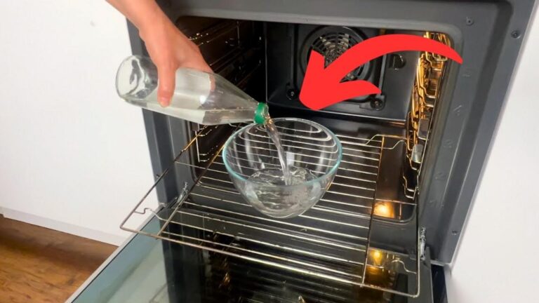 Cette astuce simple pour nettoyer votre four vous fera gagner un temps précieux…