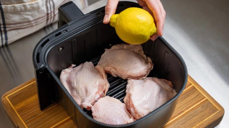 Cette technique surprenante rend vos cuisses de poulet croustillantes et légères…