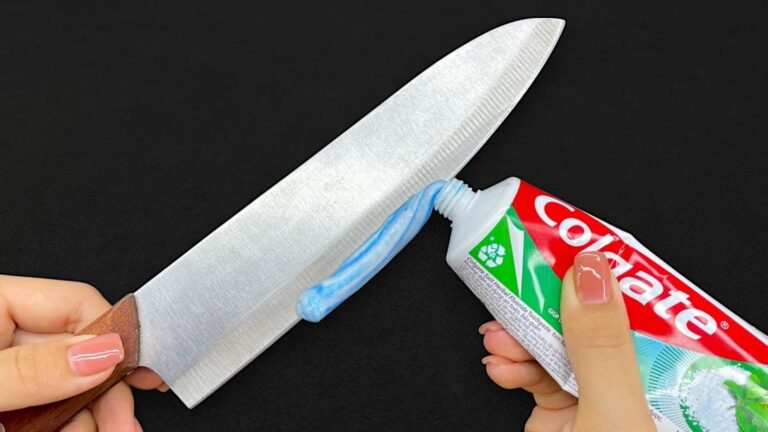Cette astuce surprenante rend vos couteaux plus tranchants en seulement une minute…