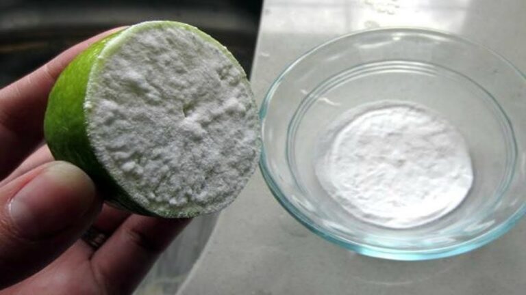 Découvrez 5 astuces surprenantes avec du bicarbonate et un citron à essayer chez vous !