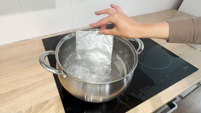 Découvre 5 astuces surprenantes avec du papier aluminium dans l&rsquo;eau bouillante !