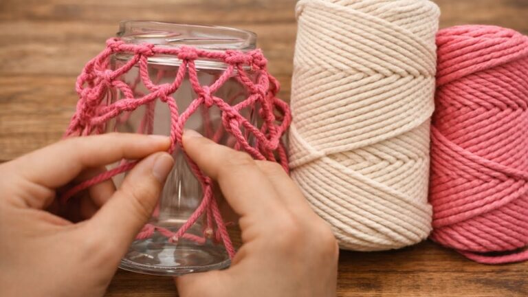 Transformez 5 bocaux en décorations uniques avec cette astuce DIY facile !