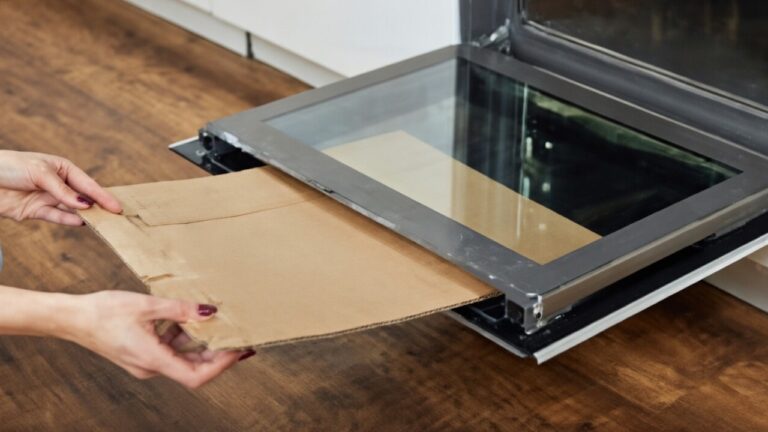 7 astuces pour nettoyer vite la vitre du four sans démontage !