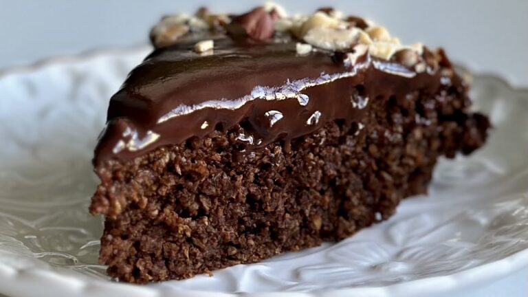 Gâteau carotte-chocolat sans farine, sans sucre et sans huile — léger et gourmand