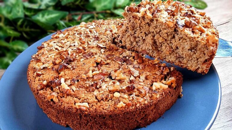 Prenez de l’avoine, des pommes et des noix et préparez ce gâteau léger et facile !